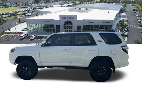 Used 2019 Toyota 4Runner TRD Off-Road AWD/4WD image 9