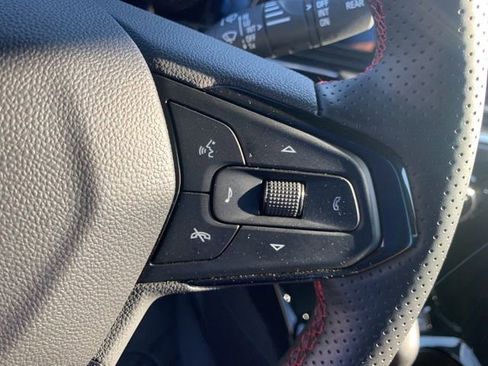 Used 2025 Chevrolet Trax RS w/ Driver Confidence Package FWD image 18