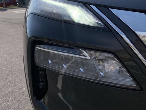 Used 2023 Nissan Rogue SV AWD/4WD image 10