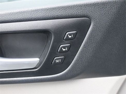 Certified 2019 Toyota Highlander Limited Platinum image 21