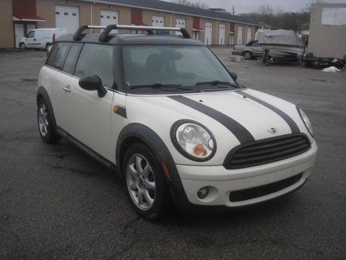 Used 2010 MINI Cooper Clubman Hardtop image 3