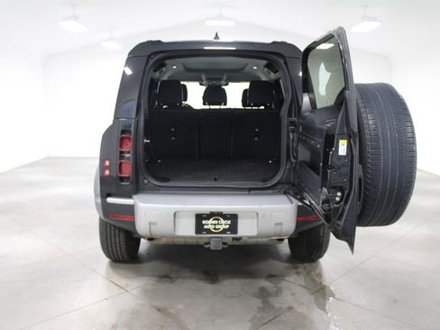 Used 2024 Land Rover Defender 110 S image 14