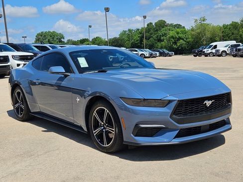Used 2025 Ford Mustang Coupe RWD image 3