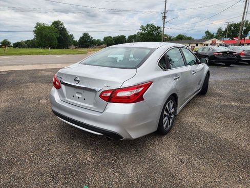 Used 2017 Nissan Altima 2.5 SL w/ Moonroof Package FWD image 5