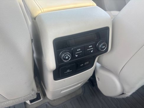 Used 2020 GMC Acadia Denali w/ Denali Ultimate Package AWD/4WD image 12