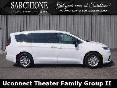 New 2026 Chrysler Pacifica Select