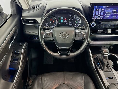 Used 2020 Toyota Highlander Platinum image 16