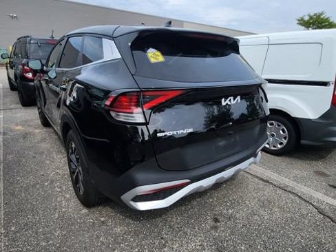 Used 2025 Kia Sportage EX FWD image 4