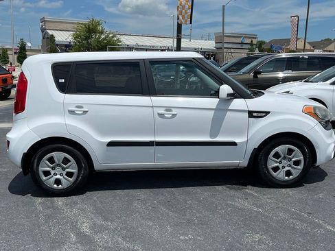 Used 2013 Kia Soul FWD image 9