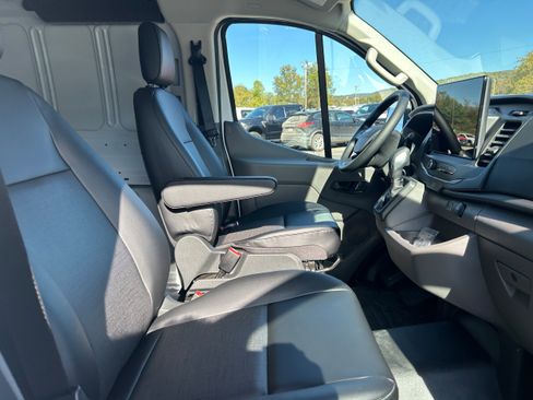 New 2026 Ford Transit 250 Low Roof AWD image 24