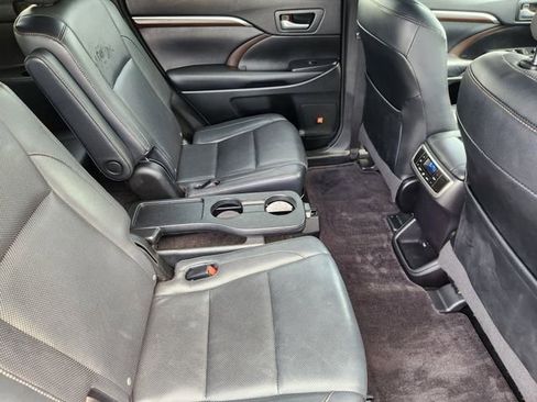 Used 2016 Toyota Highlander Limited FWD image 32