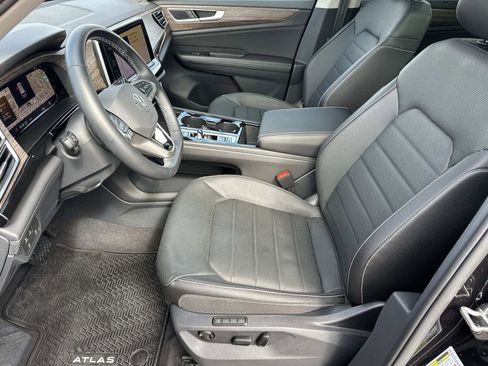 Used 2025 Volkswagen Atlas SEL image 21