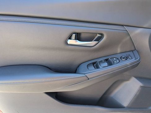 Used 2025 Nissan Sentra SV FWD image 11