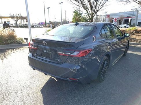 Used 2025 Toyota Camry SE image 8