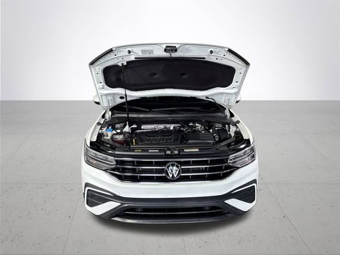 Certified 2023 Volkswagen Tiguan SE w/ Panoramic Sunroof Package image 23