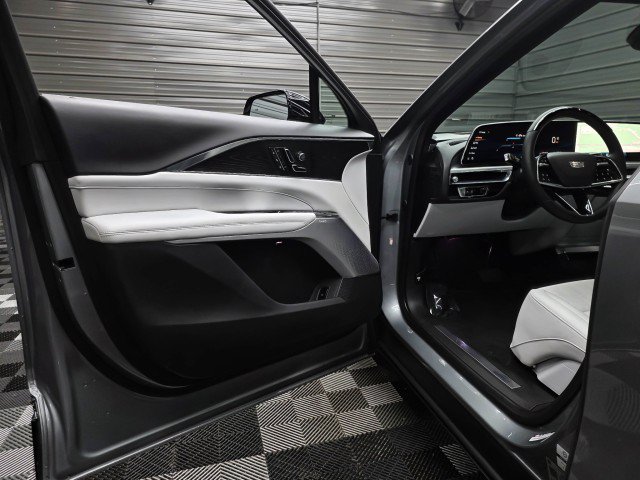 Used 2024 Cadillac Lyriq Luxury AWD/4WD image 36