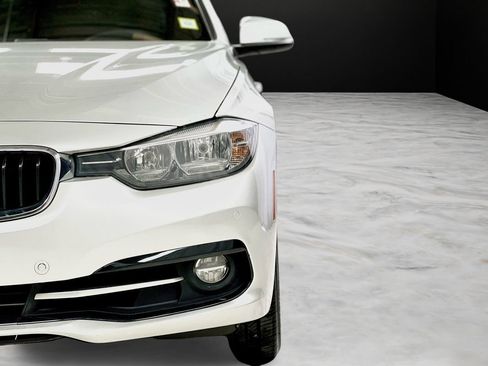 Used 2017 BMW 330i xDrive Sedan AWD/4WD image 34