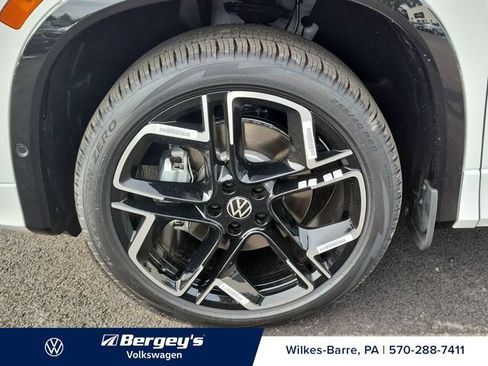 New 2026 Volkswagen Tiguan SEL R-Line AWD/4WD image 10