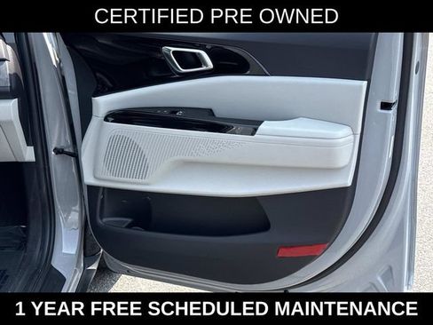 Used 2024 Kia Carnival EX FWD image 8