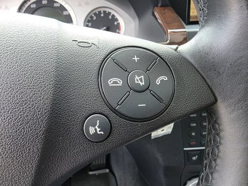 Used 2011 Mercedes-Benz GLK 350 4MATIC image 30