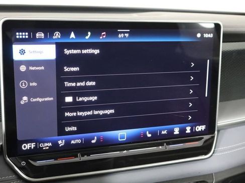 Used 2025 Volkswagen Tiguan SE AWD/4WD image 33