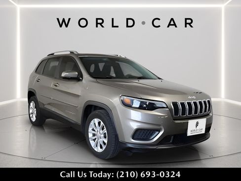 Used 2021 Jeep Cherokee Latitude FWD image 1