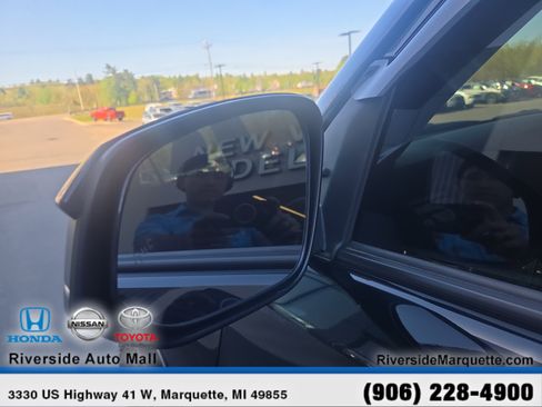 Used 2024 Toyota 4Runner SR5 AWD/4WD image 5