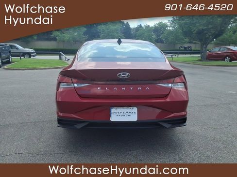 Used 2022 Hyundai Elantra SE w/ Cargo Package FWD image 4