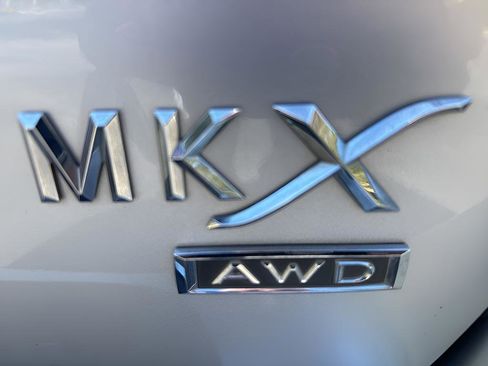 Used 2012 Lincoln MKX AWD image 5