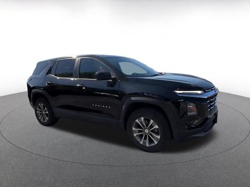 Used 2025 Chevrolet Equinox LT AWD/4WD image 2