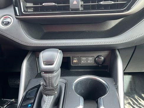Certified 2025 Toyota Highlander LE FWD image 24