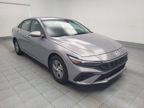 Used 2025 Hyundai Elantra SE FWD image 13