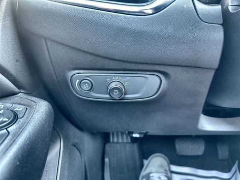 Used 2022 Chevrolet Equinox LT image 17