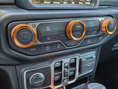 Used 2022 Jeep Gladiator Mojave w/ Trailer Tow Package AWD/4WD image 10