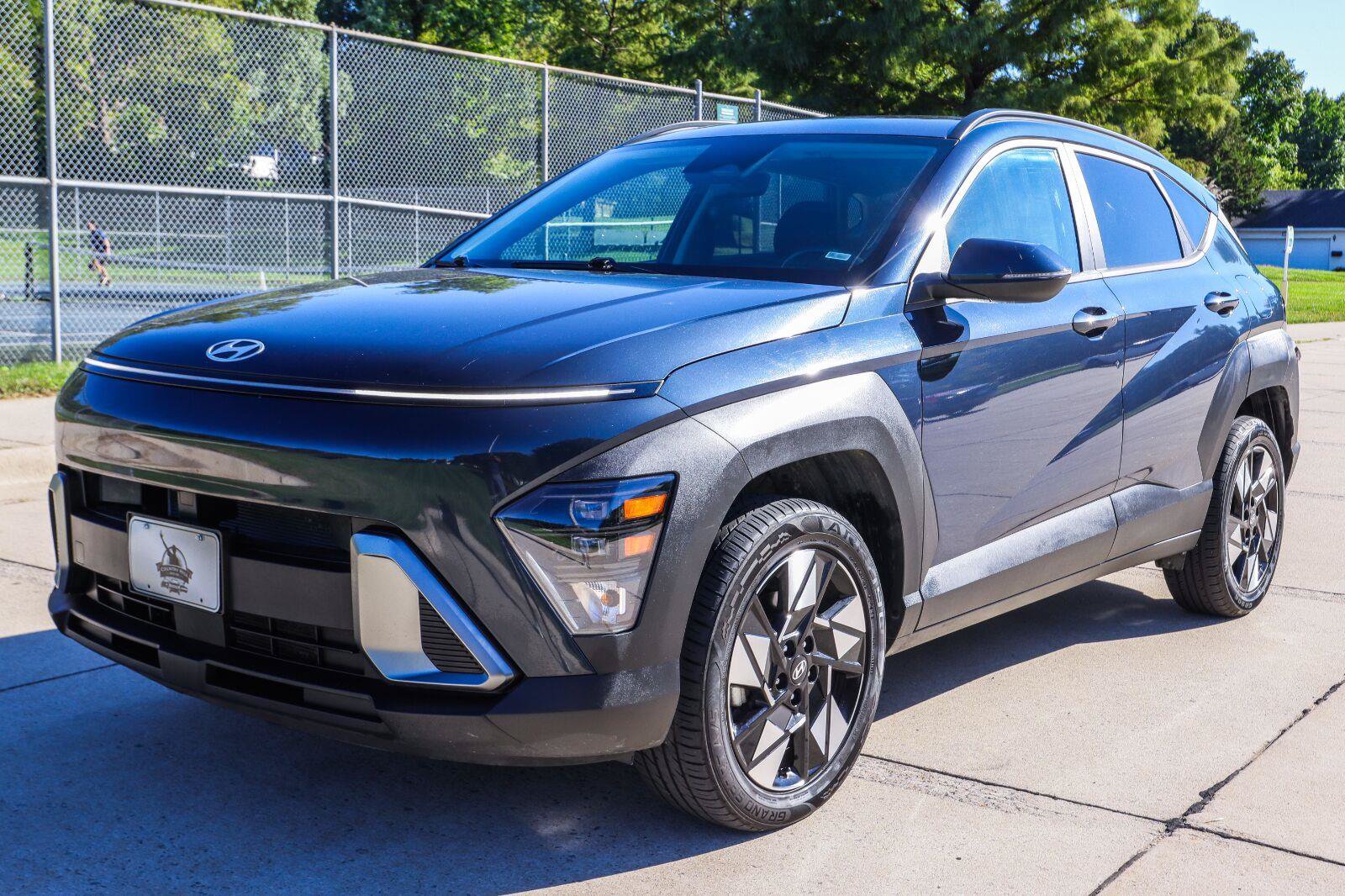 Used 2024 Hyundai Kona SEL AWD/4WD image 3