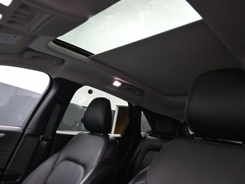 Used 2025 Ford Escape Platinum AWD/4WD image 23