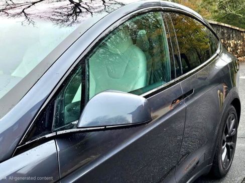 Used 2023 Tesla Model X image 13