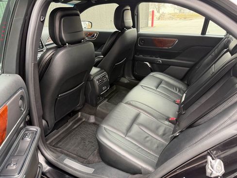 Used 2020 Lincoln Continental Standard w/ Premium Package image 17