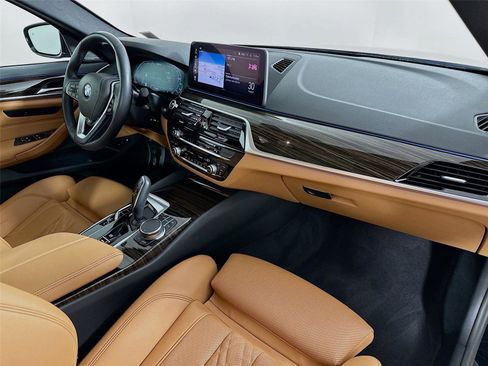 Used 2023 BMW 530e xDrive w/ Premium Package image 31