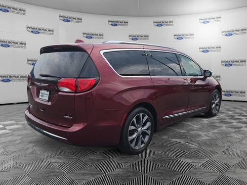 Used 2017 Chrysler Pacifica Limited FWD image 5