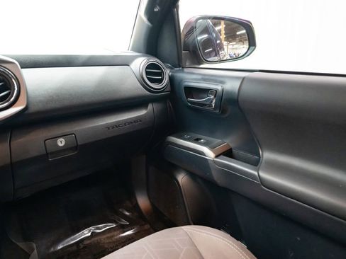 Used 2019 Toyota Tacoma TRD Sport w/ Technology Package image 10