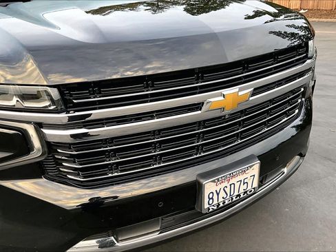 Used 2022 Chevrolet Suburban LT w/ Luxury Package image 34