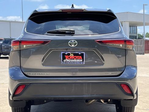 Used 2025 Toyota Highlander XLE AWD/4WD image 5
