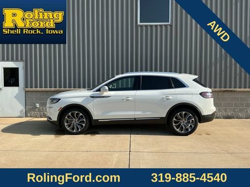 Used 2023 Lincoln Nautilus Reserve AWD/4WD image 2