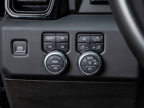 Used 2024 GMC Sierra 2500 AT4 w/ AT4 Premium Plus Package image 19