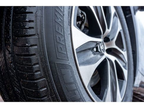 Used 2022 Toyota Highlander XLE image 9