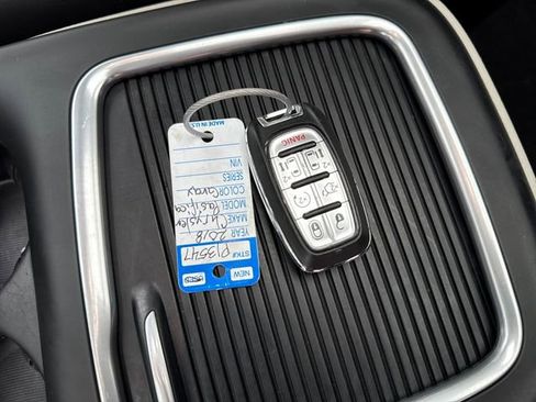 Used 2018 Chrysler Pacifica Limited w/ Advanced Safetytec Group FWD image 30