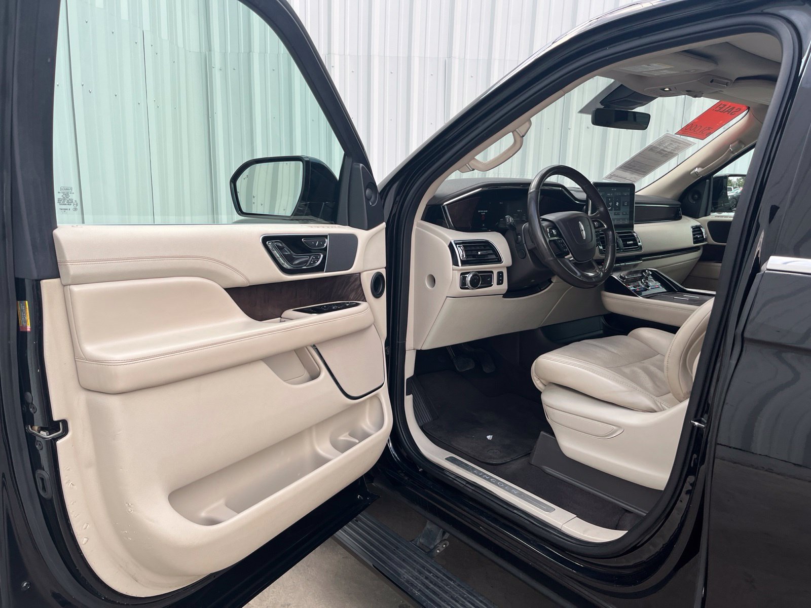 Used 2020 Lincoln Navigator Reserve w/ Equipment Group 201A Reserve AWD/4WD image 10