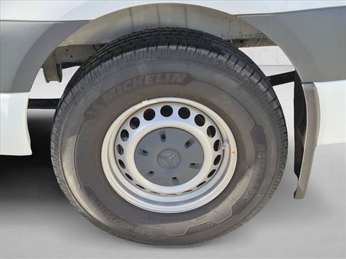 Used 2024 Mercedes-Benz Sprinter 2500 image 21