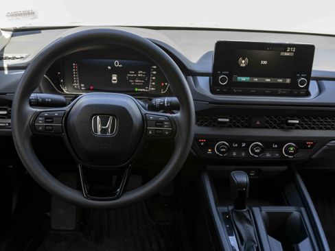 Used 2025 Honda Accord SE image 19